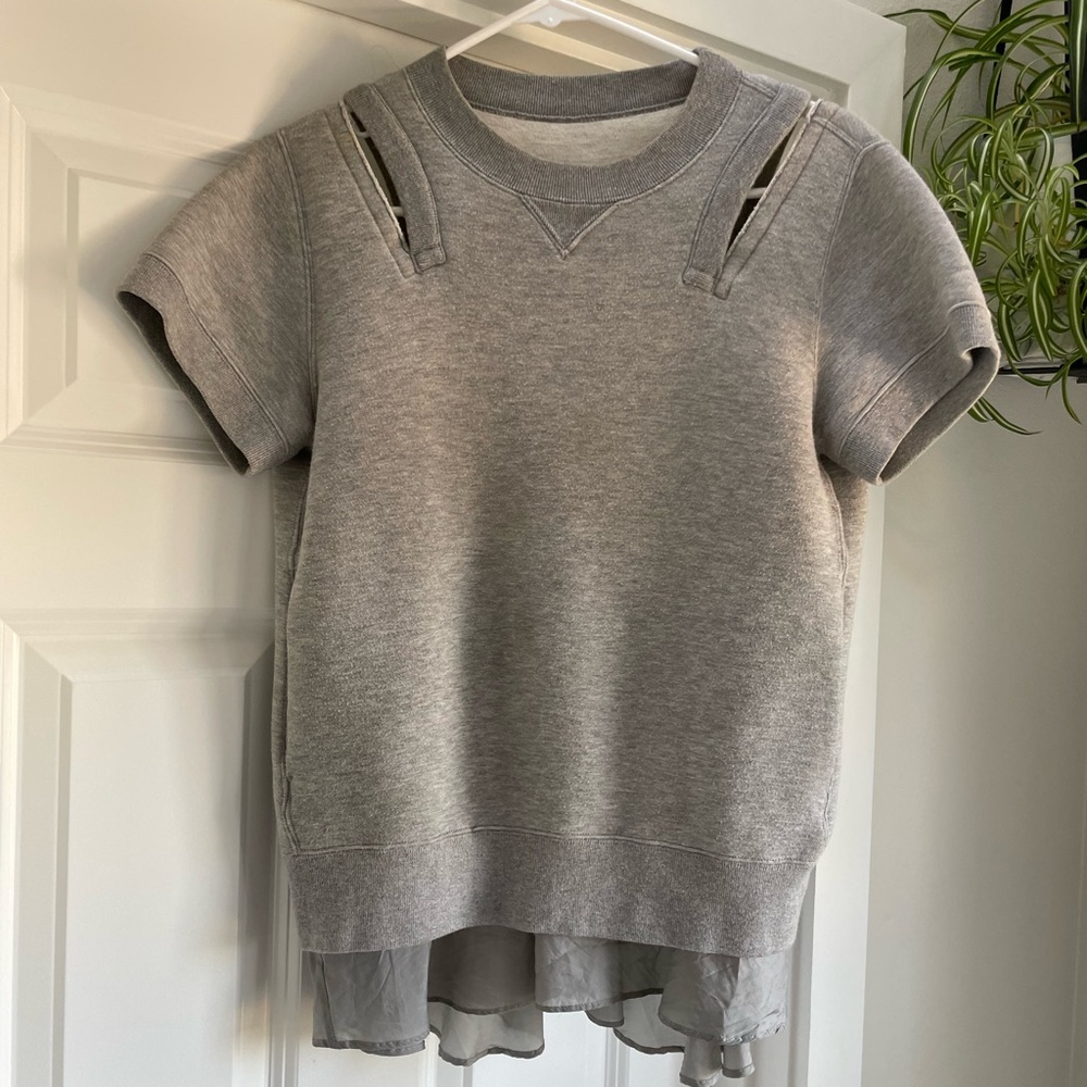 Grey and yellow pleated back shirt